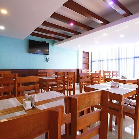 Everest Holiday Inn Kathmandu Esterno foto
