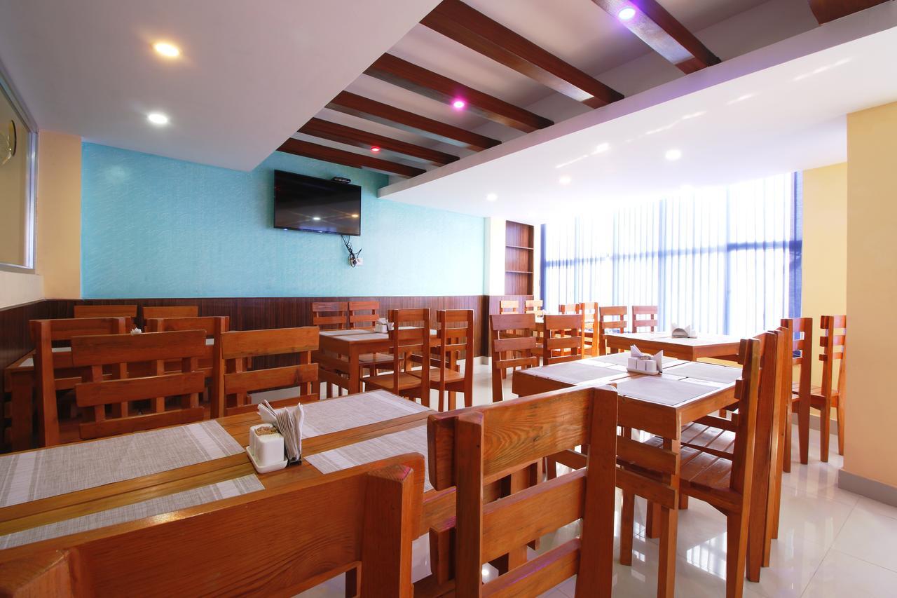 Everest Holiday Inn Kathmandu Esterno foto