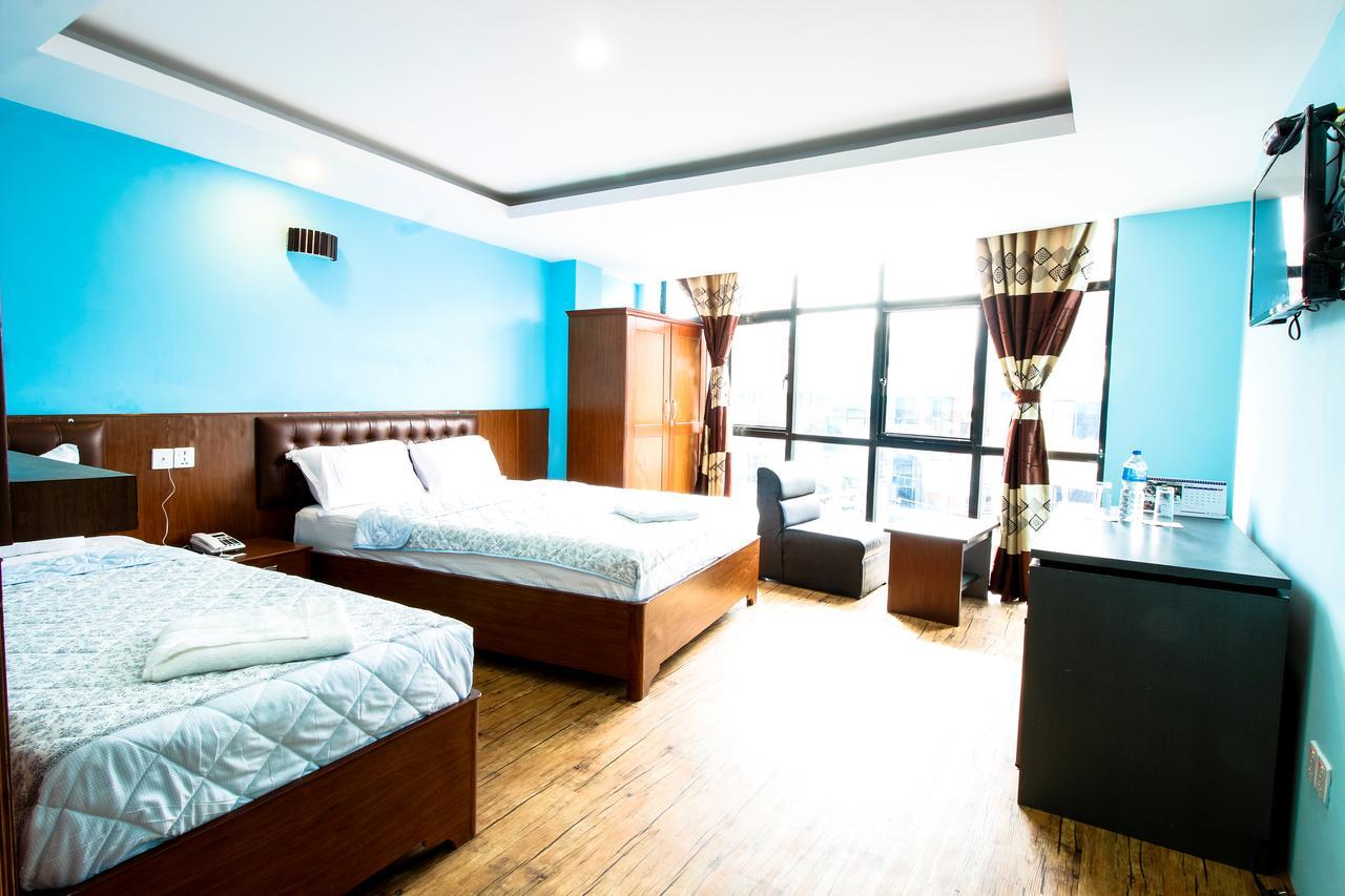 Everest Holiday Inn Kathmandu Esterno foto