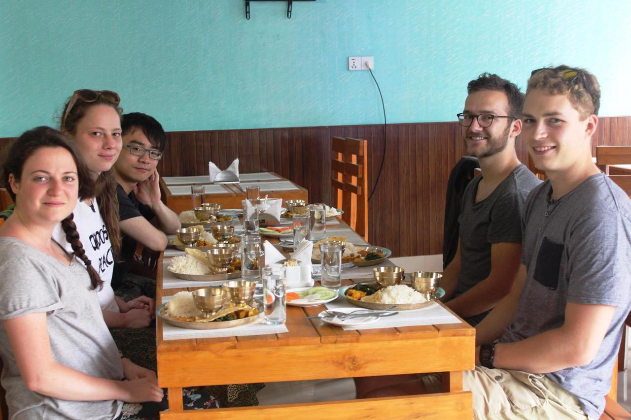 Everest Holiday Inn Kathmandu Esterno foto