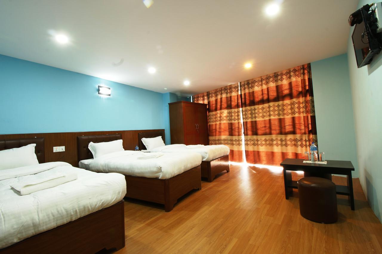 Everest Holiday Inn Kathmandu Esterno foto