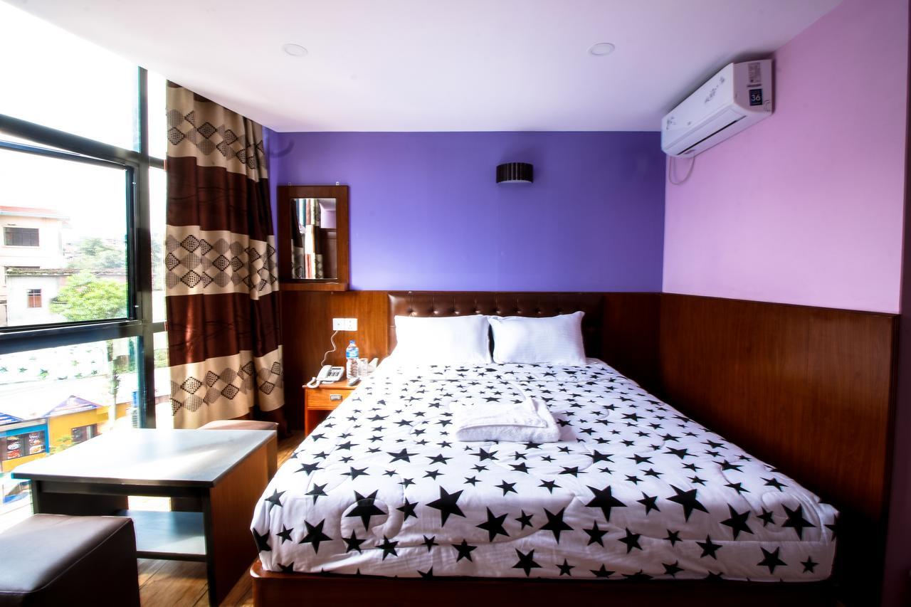Everest Holiday Inn Kathmandu Esterno foto